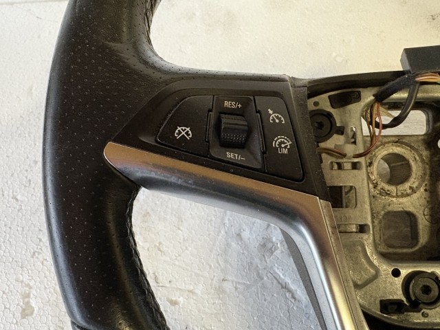 Opel Astra J 2009-2015 Kormánykerék Használt Fekete bőr  