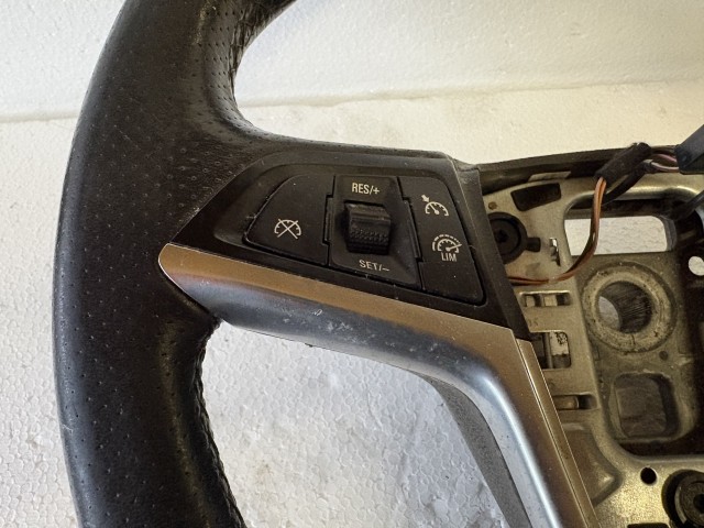 Opel Astra J 2009-2015 Kormánykerék Használt Fekete bőr  