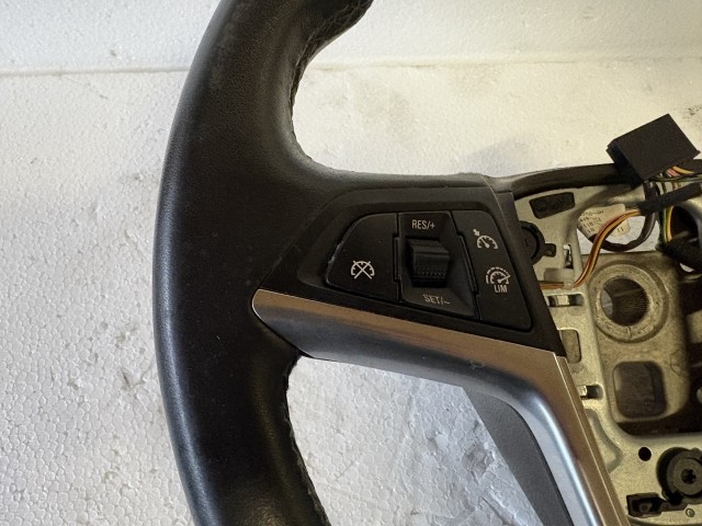 Opel Astra J 2009-2015 Kormánykerék Használt Fekete bőr  