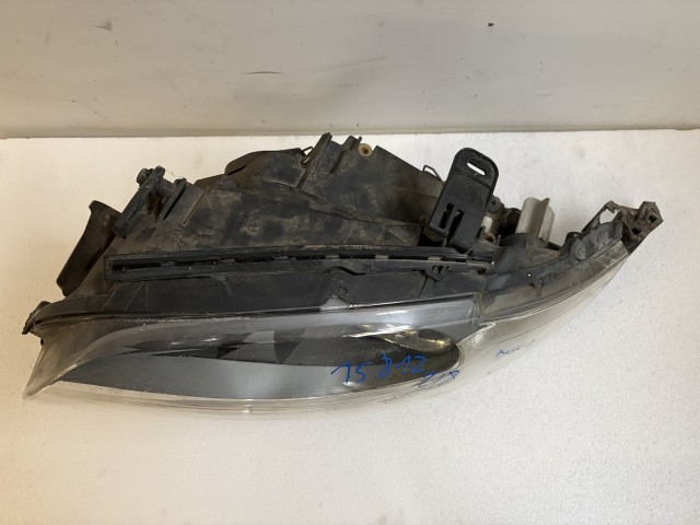 15812 BMW 1 (E87) 2004-2011 Lámpa , Fényszóró Használt Bal első 