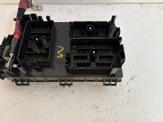 Opel Astra J 2009-2015 Motortéri biztosítéktábla Használt