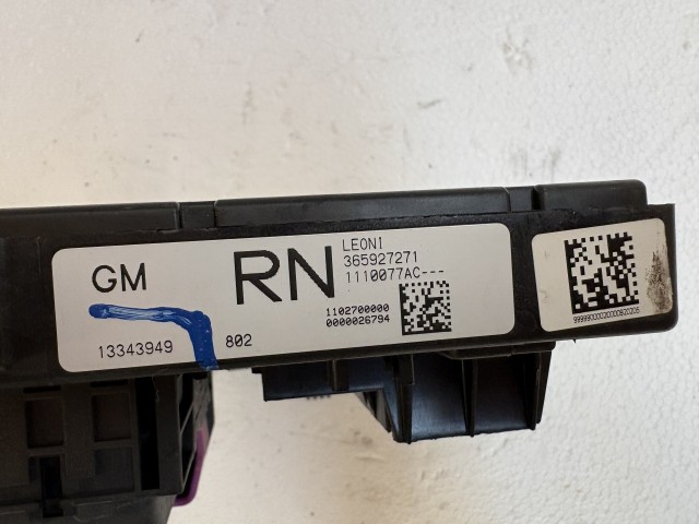 Opel Astra J 2009-2015 Biztosítéktábla Csomagtér Használt