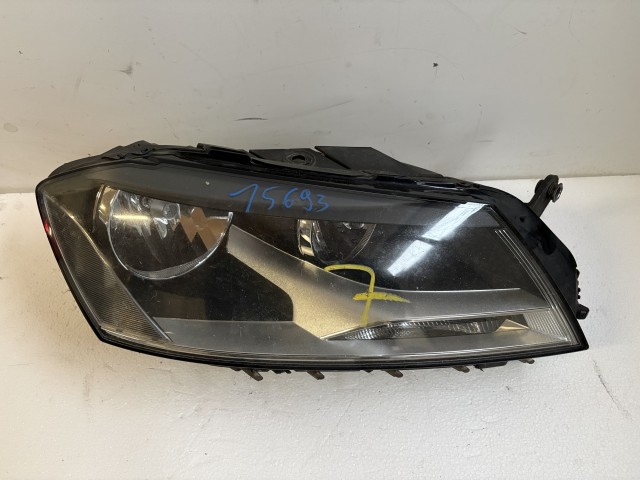15693 Volkswagen Passat B7 Jobb első Lámpa Fényszóró Angol