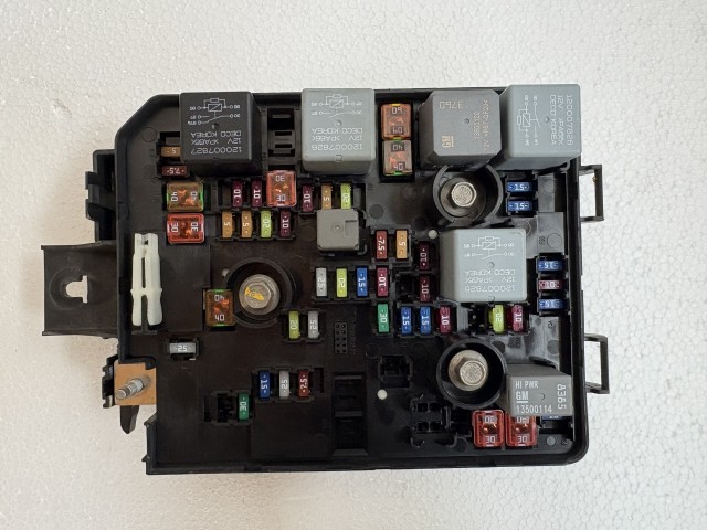 Opel Mokka 2012-2019 Motortéri biztosítéktábla Használt