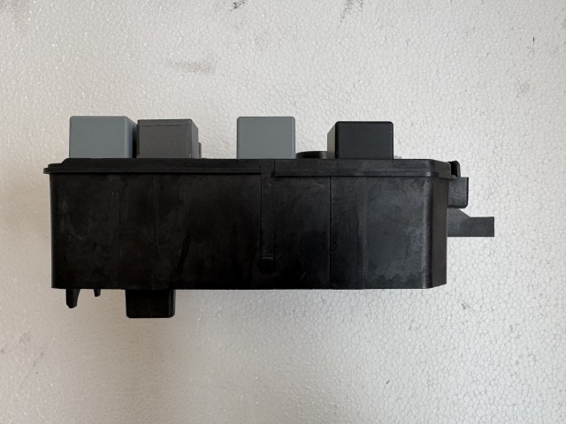 Opel Mokka 2012-2019 Motortéri biztosítéktábla Használt