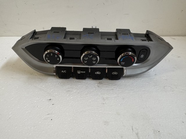 Kia Rio III.(UB) 2011-2017 Fűtés- és közép kapcsolók Használt