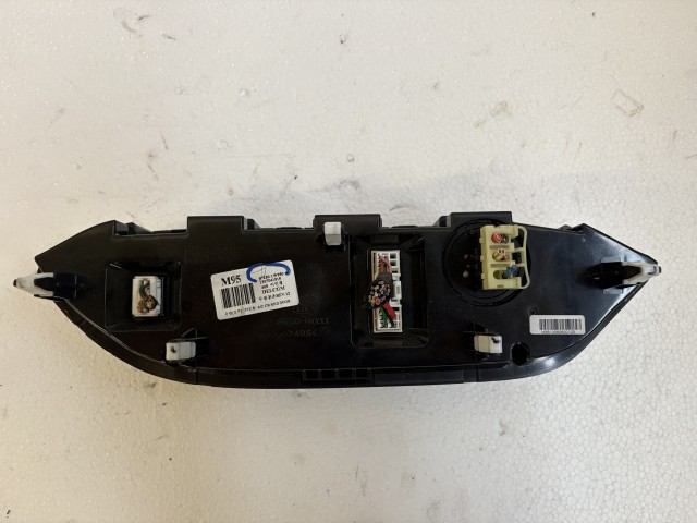 Kia Rio III.(UB) 2011-2017 Fűtés- és közép kapcsolók Használt