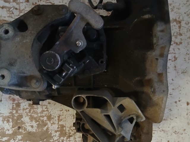 Opel Corsa E 1.4 Benzin B14xer Váltó F17s374 5 Sebességes Bowdenes