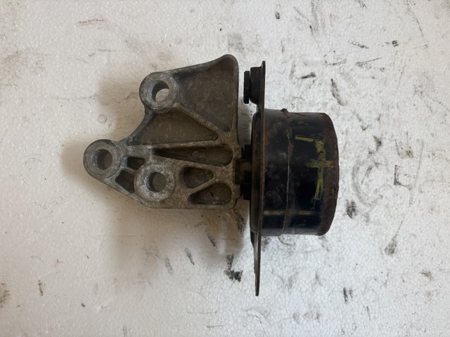 Volkswagen Passat B7 2010-2014 motortartó bak