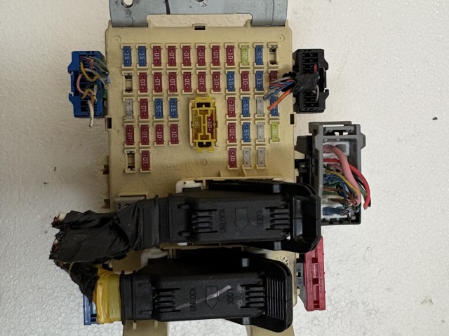 Kia Rio III.(UB) 2011-2017 Biztosítéktábla  Használt