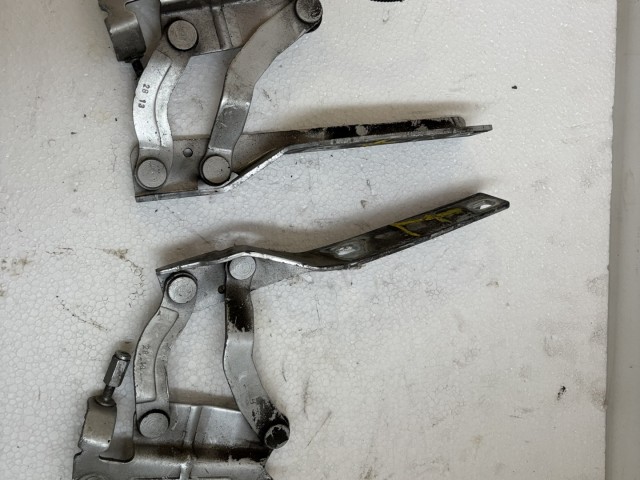 Volkswagen Passat B7 2010-2014 Motorháztető zsanér Használt ezüst 