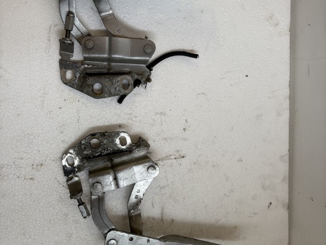 Volkswagen Passat B7 2010-2014 Motorháztető zsanér Használt ezüst 