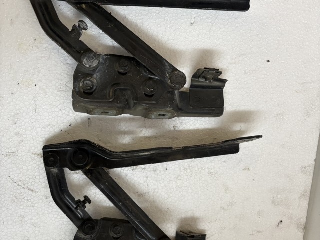 Opel Astra J 2009-2015 Motorháztető zsanér Használt fekete 