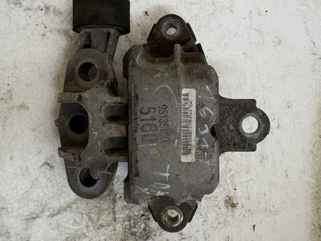 Chevrolet Trax U200 2013 motortartó bak