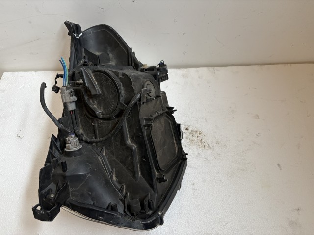 16332 Toyota Avensis Jobb első Lámpa Fényszóró