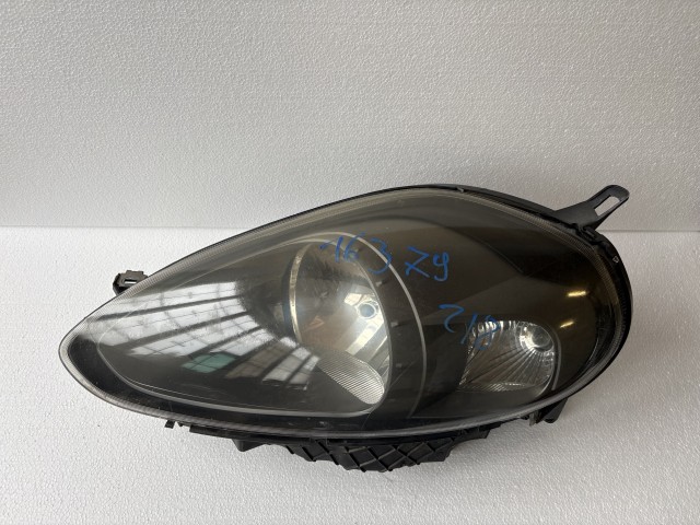 16379 Fiat Grande Punto  2005-2009 Bal első  Lámpa , Fényszóró Fekete Házas