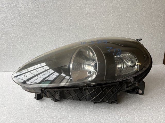 16379 Fiat Grande Punto  2005-2009 Bal első  Lámpa , Fényszóró Fekete Házas