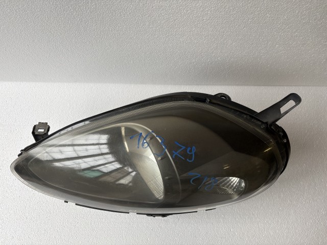 16379 Fiat Grande Punto  2005-2009 Bal első  Lámpa , Fényszóró Fekete Házas