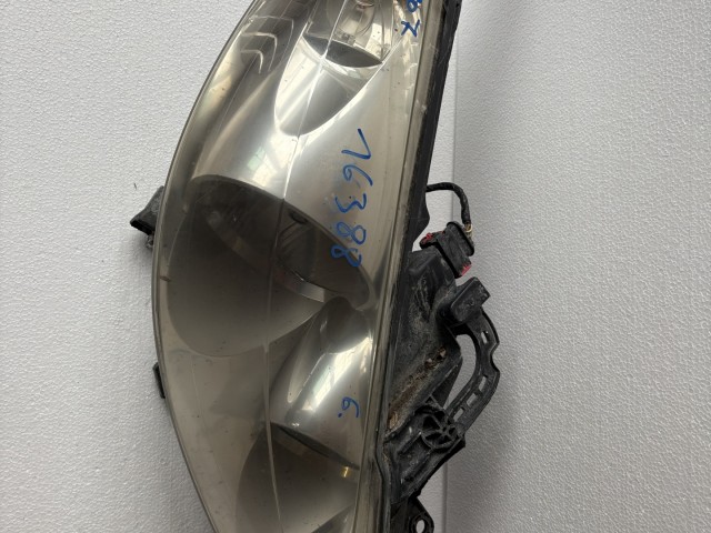 16388 Peugeot 207 2006-2014 Lámpa , Fényszóró Használt Jobb első