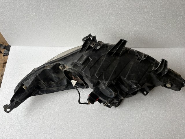 16388 Peugeot 207 2006-2014 Lámpa , Fényszóró Használt Jobb első