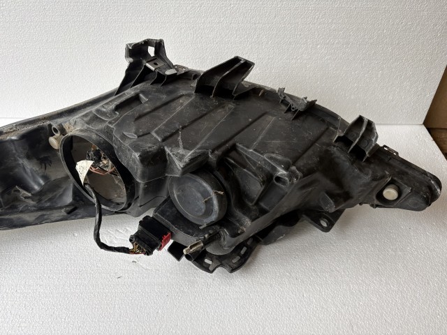 16388 Peugeot 207 2006-2014 Lámpa , Fényszóró Használt Jobb első