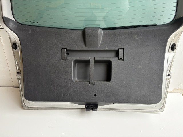 16353 Opel Zafira B 2005-2014 2005-2014 Csomagtérajtó Használt Ezüst Z157