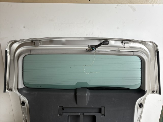 16353 Opel Zafira B 2005-2014 2005-2014 Csomagtérajtó Használt Ezüst Z157