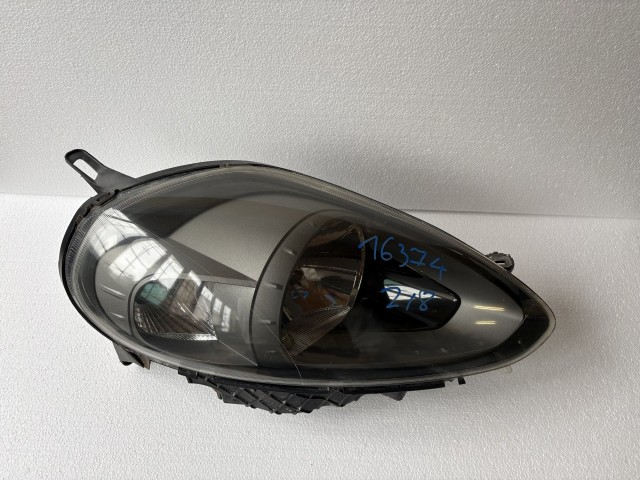 16374 Fiat Grande Punto  2005-2009 Jobb első Lámpa , Fényszóró Fekete Házas