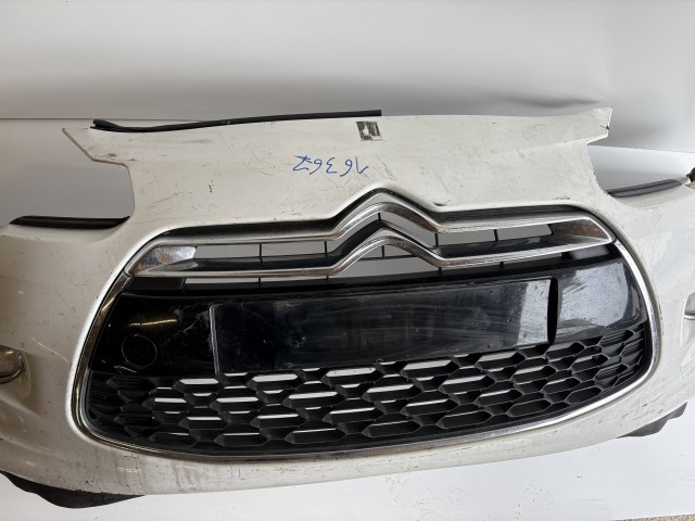 16367 Citroen DS3 2009-2015 Lökhárító Használt első Fehér 