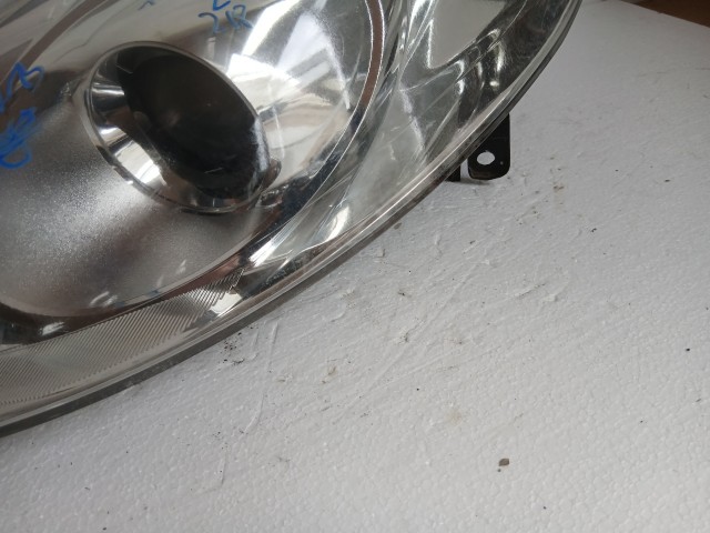 16523 Peugeot 407 Bal első  Lámpa , Fényszóró