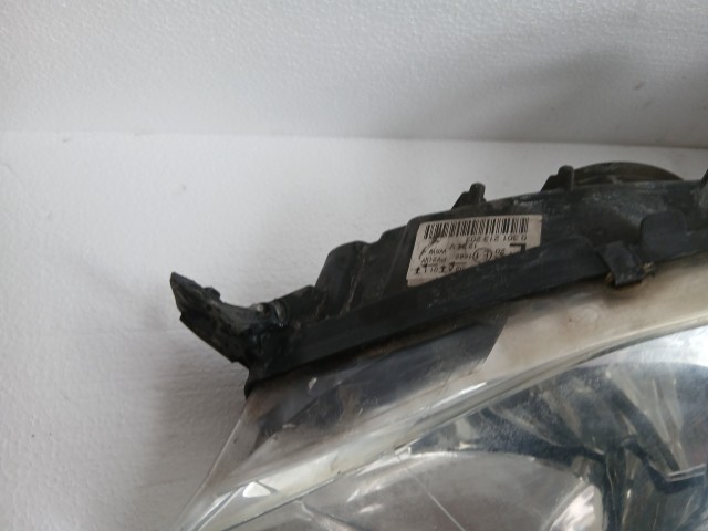 16523 Peugeot 407 Bal első  Lámpa , Fényszóró