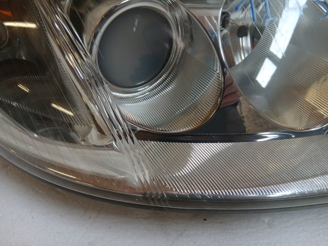 16497 Volkswagen Passat 2002-2004 b5 5.5 Jobb első Lámpa , Fényszóró Projektoros