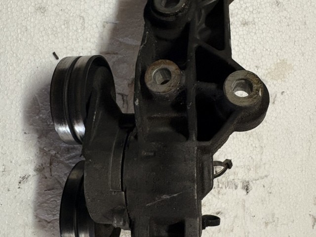 Opel Astra G Isuzu generátor tartóbak