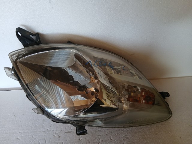 16616 Toyota Yaris II. Bal első Lámpa Fényszóró