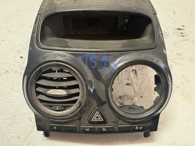 Opel Corsa D 2006-2014 Középkonzol keret Ülésfűtéses