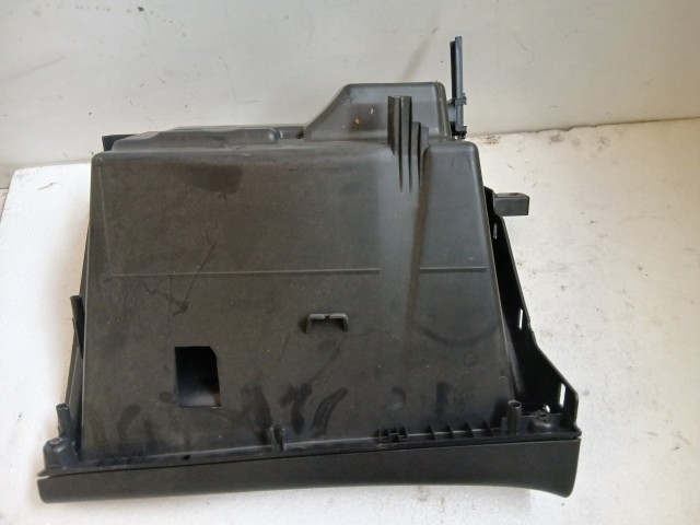 Opel Astra J 2009-2015 Kesztyűtartó