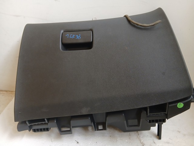 Opel Astra J 2009-2015 Kesztyűtartó