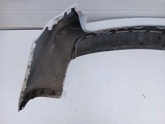 16880 Opel Astra J kombi hátsó Lökhárító Használt  Fehér radaros