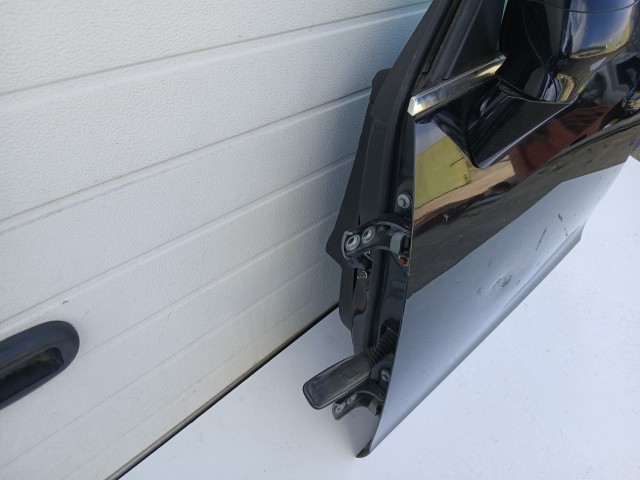 16915 Opel Zafira C 2011-2017 Bal első Ajtó Fekete Z22c a képen látható sérüléssel