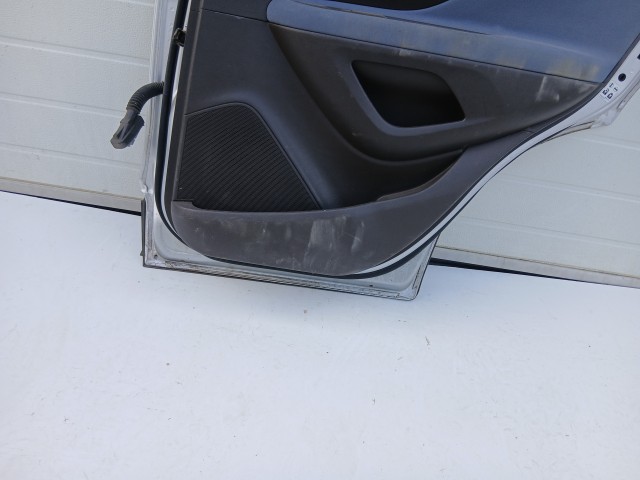 16924 Opel Mokka 2012-2019 Jobb hátsó Ajtó Ezüst