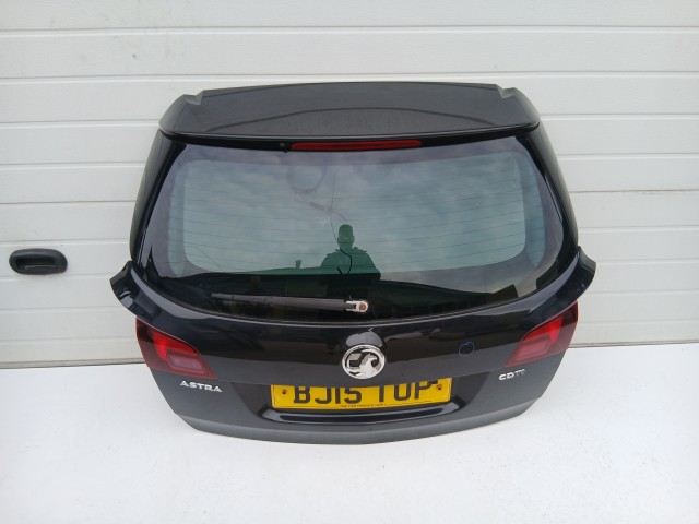 16956 Opel Astra J 2009-2015 Csomagtérajtó Z22c Fekete