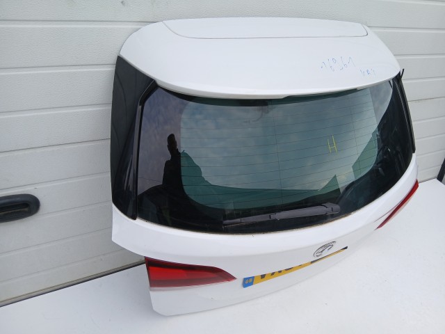 16961 Opel Astra K Kombi Csomagtérajtó Használt Z40r Fehér