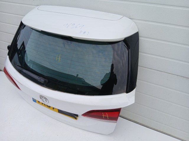 16961 Opel Astra K Kombi Csomagtérajtó Használt Z40r Fehér