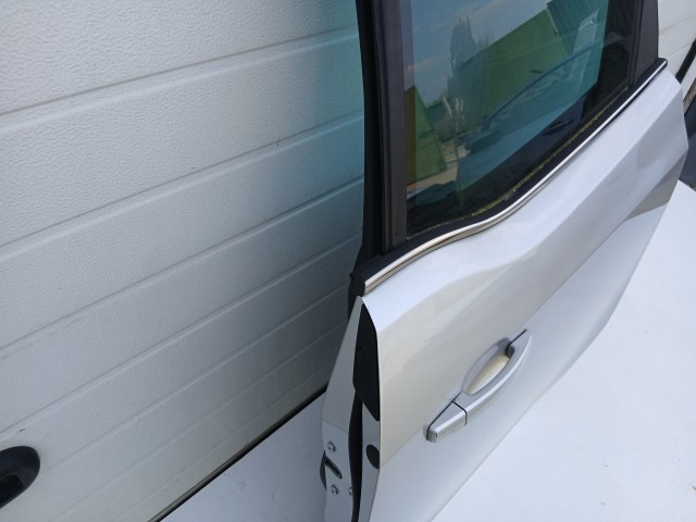 16975 Opel Meriva B 2010-2017 Bal hátsó Ajtó Ezüst Z176