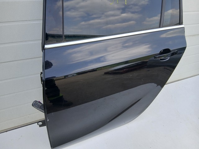 16979 Opel Zafira C 2011-2017 Ajtó Használt Bal hátsó Fekete Z22c