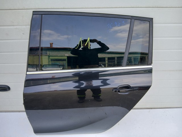 16979 Opel Zafira C 2011-2017 Ajtó Használt Bal hátsó Fekete Z22c