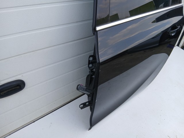 16979 Opel Zafira C 2011-2017 Ajtó Használt Bal hátsó Fekete Z22c