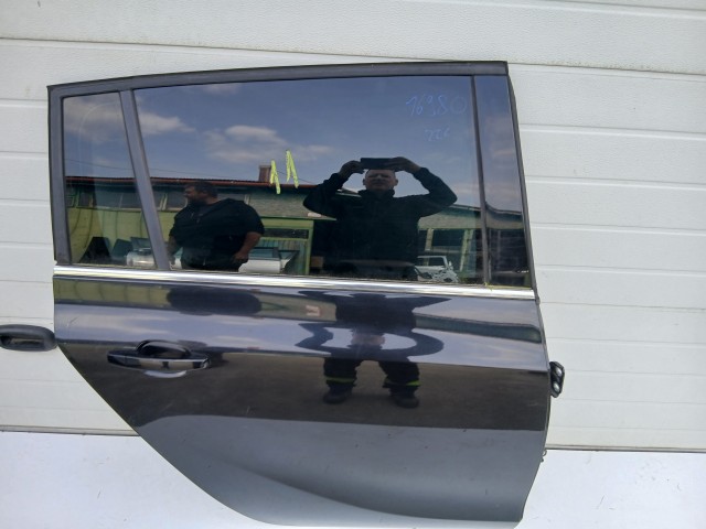 16980 Opel Zafira C 2011-2017 Jobb hátsó Ajtó Fekete Z22c