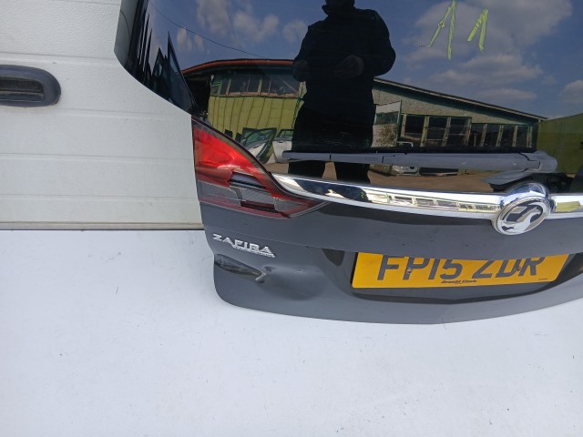16981 Opel Zafira C 2011-2017 Csomagtérajtó Használt Z22c Fekete a képen látható sérüléssel