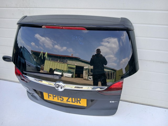 16981 Opel Zafira C 2011-2017 Csomagtérajtó Használt Z22c Fekete a képen látható sérüléssel